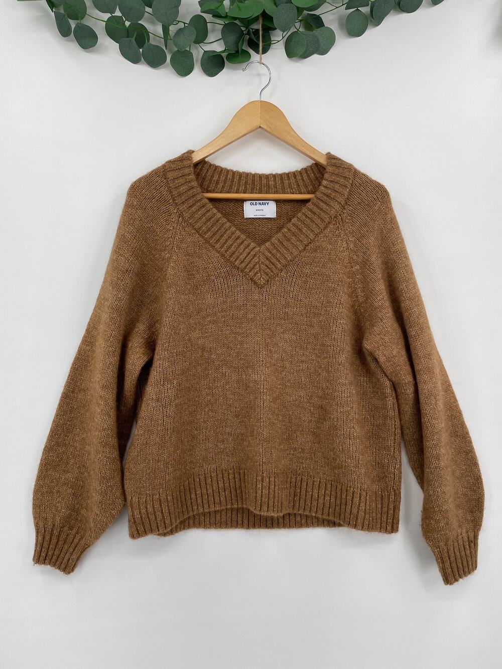 Old Navy Womans Brown Cozy Cropped Petite V-Neck Knit Sweater Med